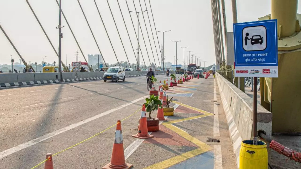 signature bridge delhi