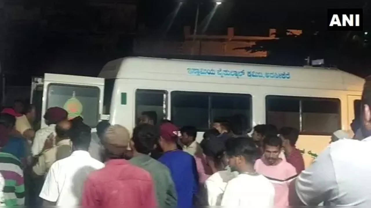 Nine killed in road accident Gandhinagar in Karnataka's Arsikere taluka​