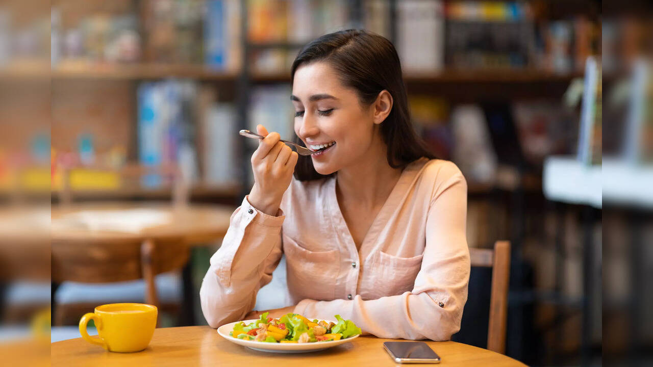 Explained What Happens To The Body When You Eat Dinner After 7pm Every 