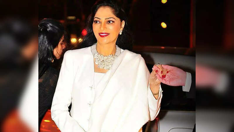 In a 2014 interview, Simi Garewal revealed that she starts her workouts with warm-up on a treadmill followed by exercise ball and Pilates for one hour every day. (Photo credit: Simi Garewal/Instagram)