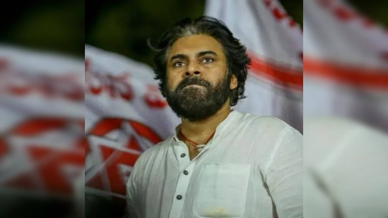 Pawan Kalyan remains confined to hotel; Visakhapatnam still tense Pawan Kalyan remains confined to hotel; Visakhapatnam still tense