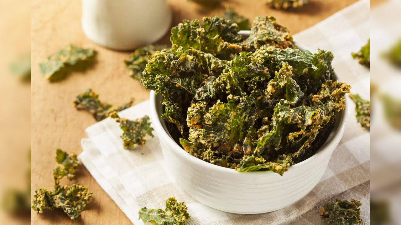 Kale is one of the most important leafy greens in the vegetable food group – and while there are not many fans of this food, there are several ways of including it in the diet without having to torture the taste buds.