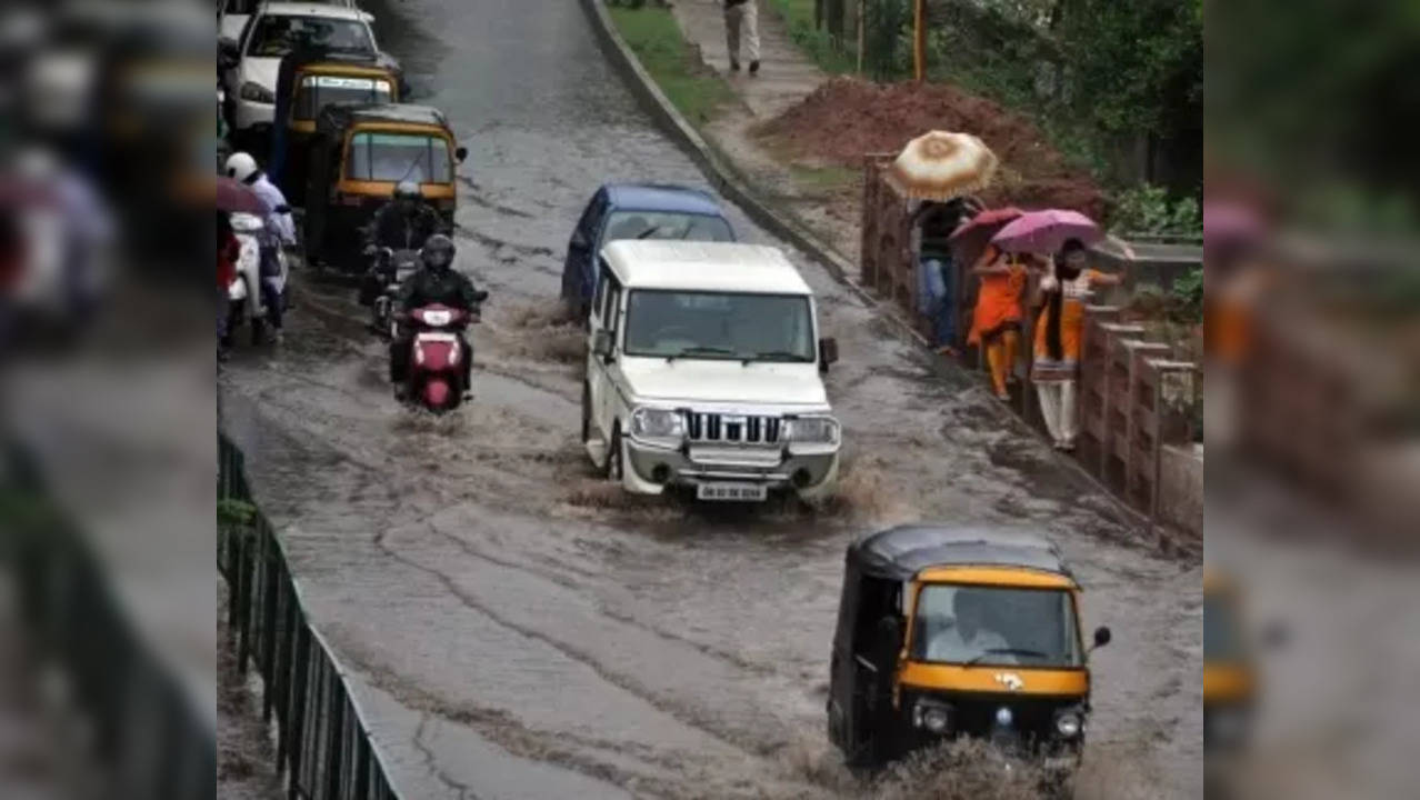 Bhubaneswar: Vehicles struggle through water logged roads in Bhubaneswar, on May 20, 2016. According to India Meteorological Department (IMD) a cyclonic storm 'Roanu' has formed over the Bay of Bengal that is causing the rains. (Photo : Arabinda Mahapatra/IANS)