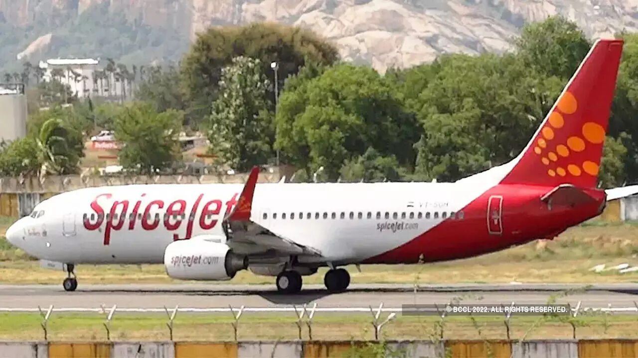 Smoke in cabin: DGCA directs SpiceJet to send oil samples to Pratt ...