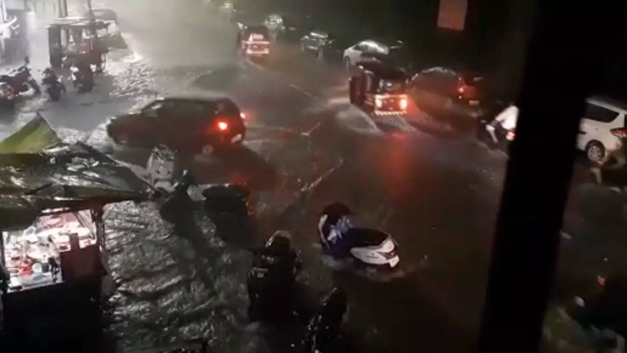 Visuals of heavy rain in Pune