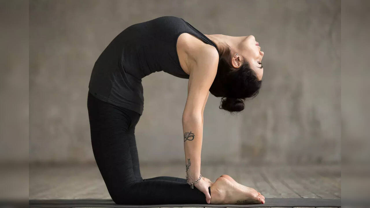 7 Steps to Master Camel (Ustrasana) Pose | Yogapedia