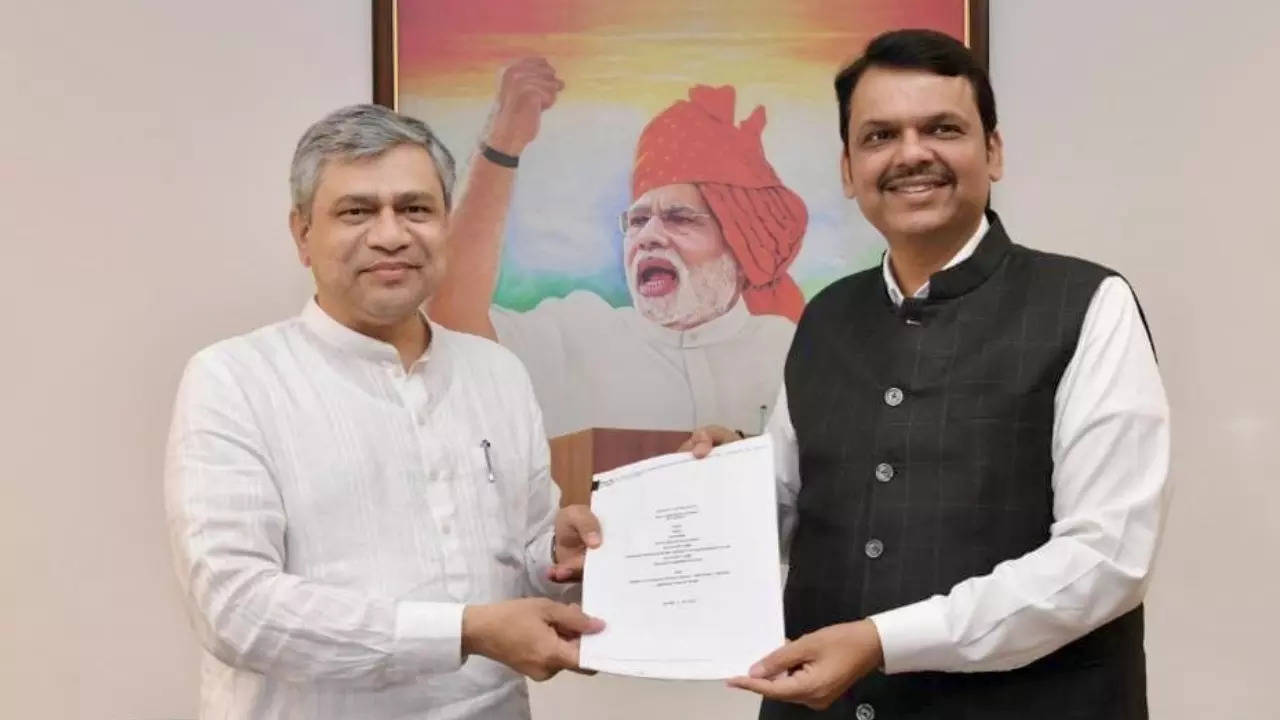 Union Minister of Railways Ashwini Vaishnaw and Devendra Fadnavis after signing the agreement.