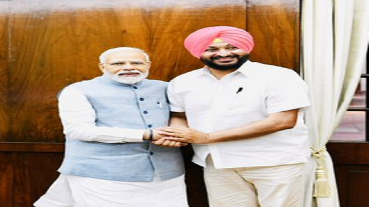 Congress Lok Sabha MP from Ludhiana Ravneet Singh Bittu and Prime Minister Narendra Modi