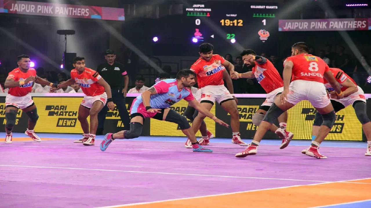 Pro Kabaddi: Gujarat Giants defeats U Mumba; qualifies for playoffs