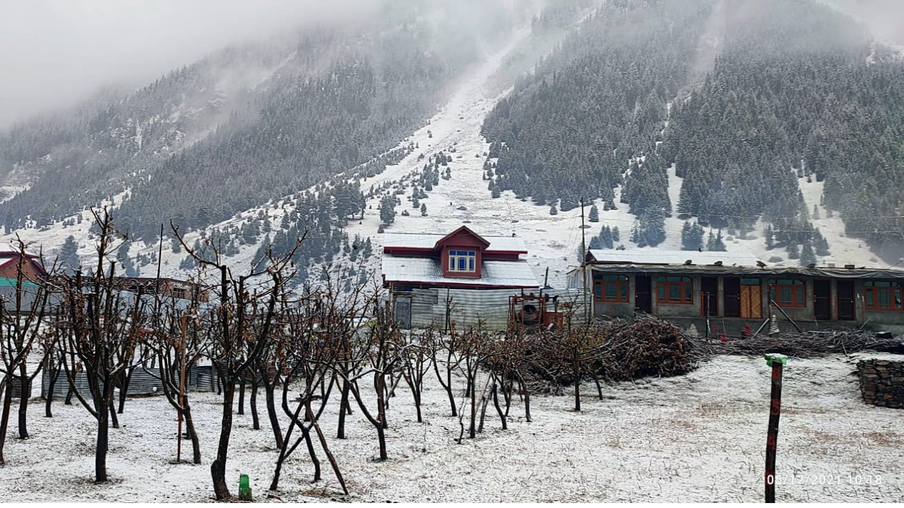 Snowfall in Kashmir Gulmarg, Sonmarg and other places to visit during Diwali long weekend