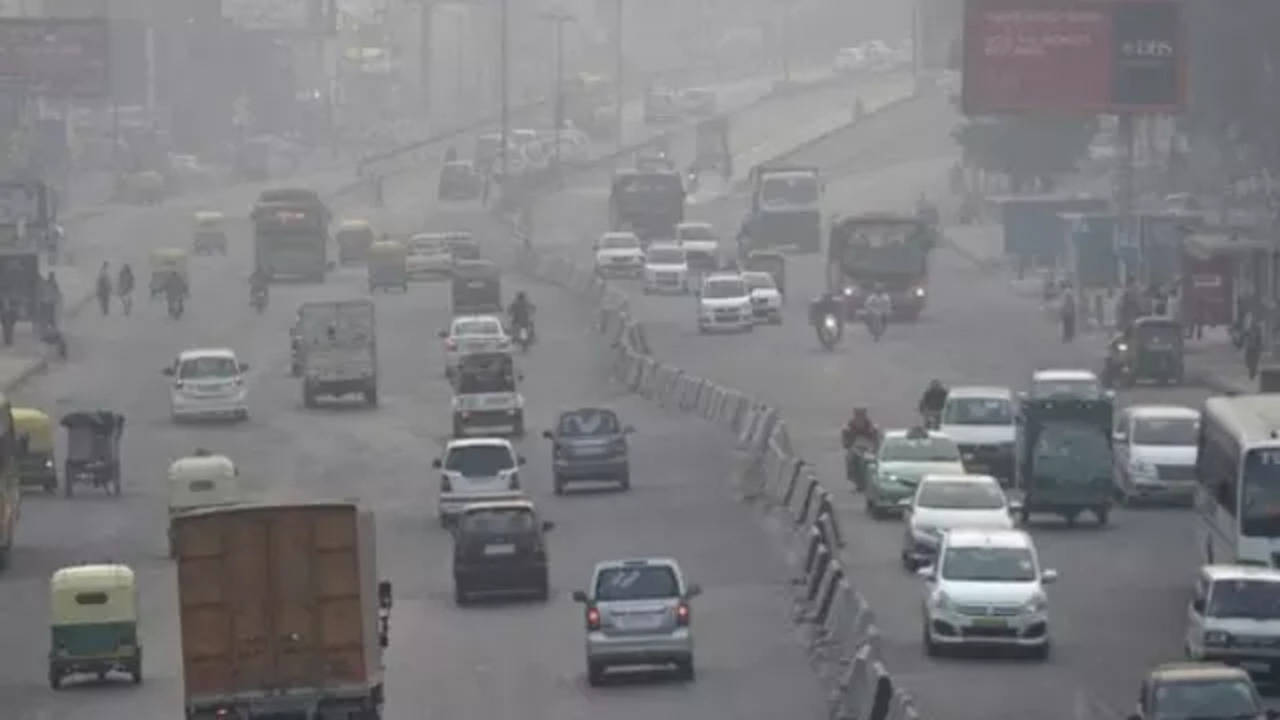 Delhi pollution vehicle pti