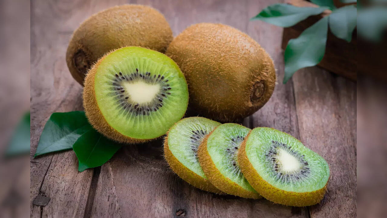 Recovering from dengue? Eat Kiwis in abundance for quick healing