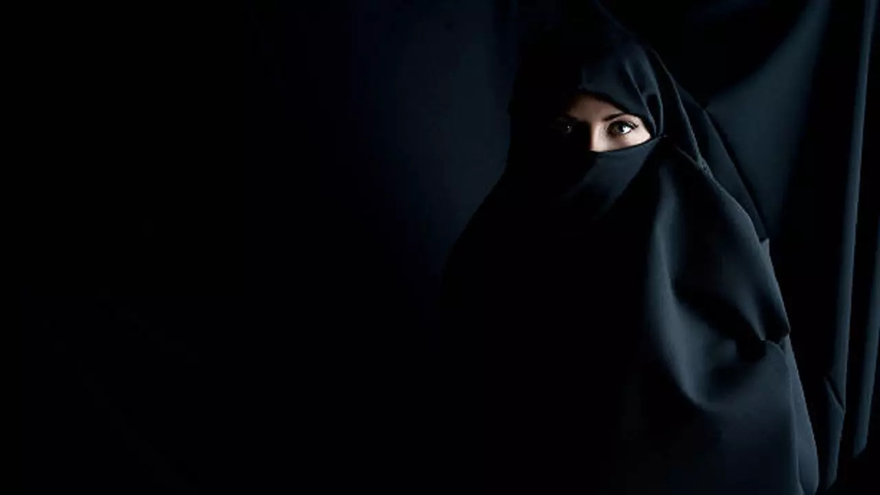 istockphoto-woman in burqa