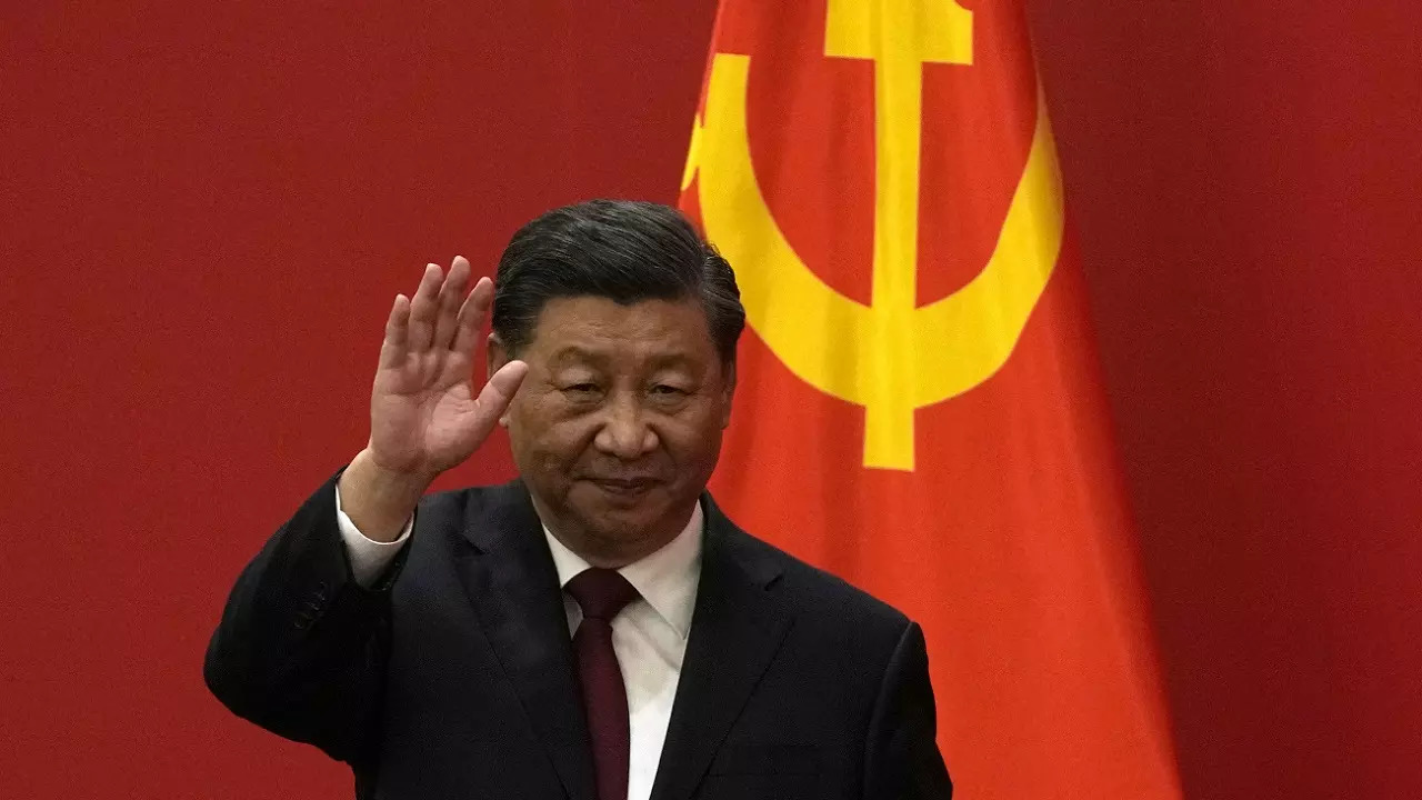 ​Chinese President Xi Jinping waves at an event to introduce new members of the Politburo Standing Committee at the Great Hall of the People​