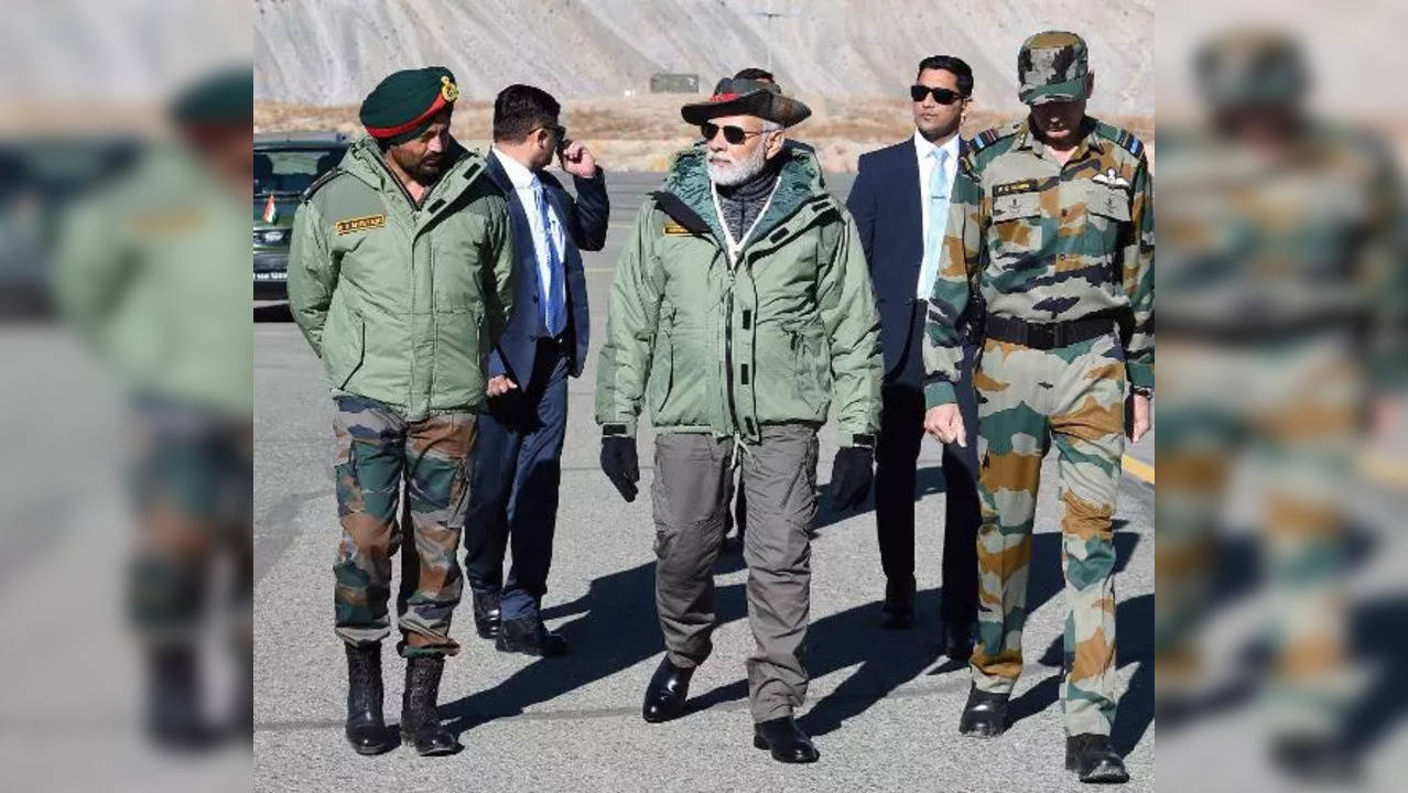 PM Modi in Kargil Live Updates PM celebrates Diwali with soldiers distributes sweets sings Vande Mataram with them