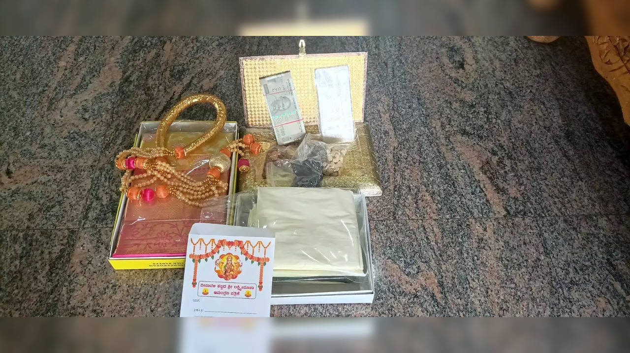 Karnataka Minister Anand Singh's gift box