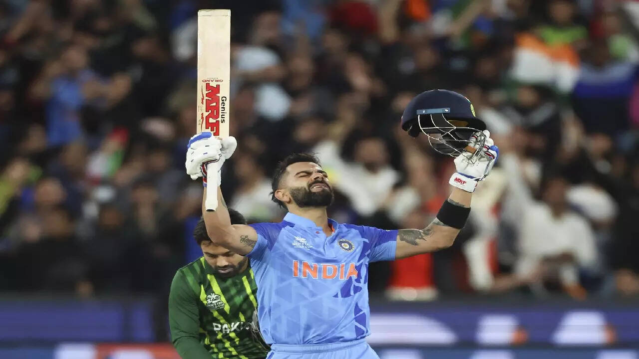 aliens-do-walk-among-us-legendary-pakistan-fast-bowler-praises-virat