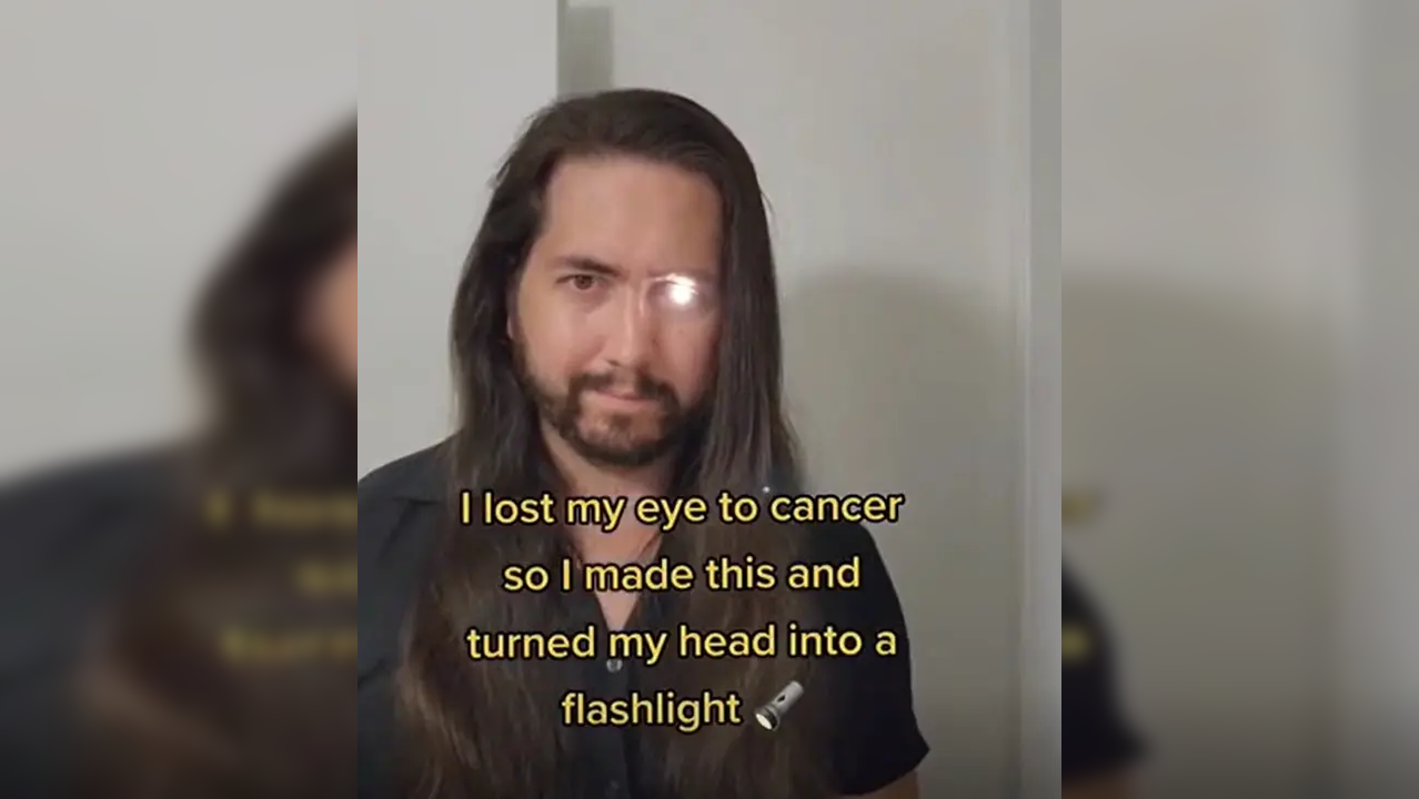 Man turns his right eye into a flashlight after losing it to cancer ...