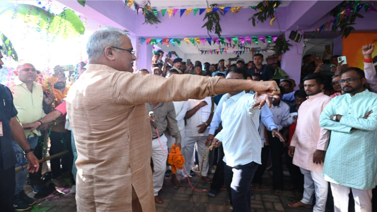 Bhupesh Baghel gets whipped (Photo: Twitter/@ChhattisgarhCMO)