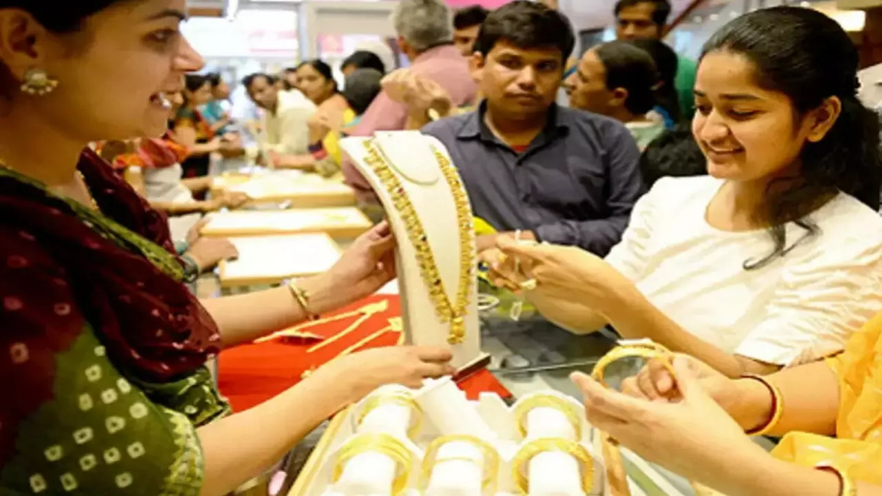 Festive cheer boost gold sale; 39-tonne precious metal worth Rs 19,500 crore sold this Dhanteras