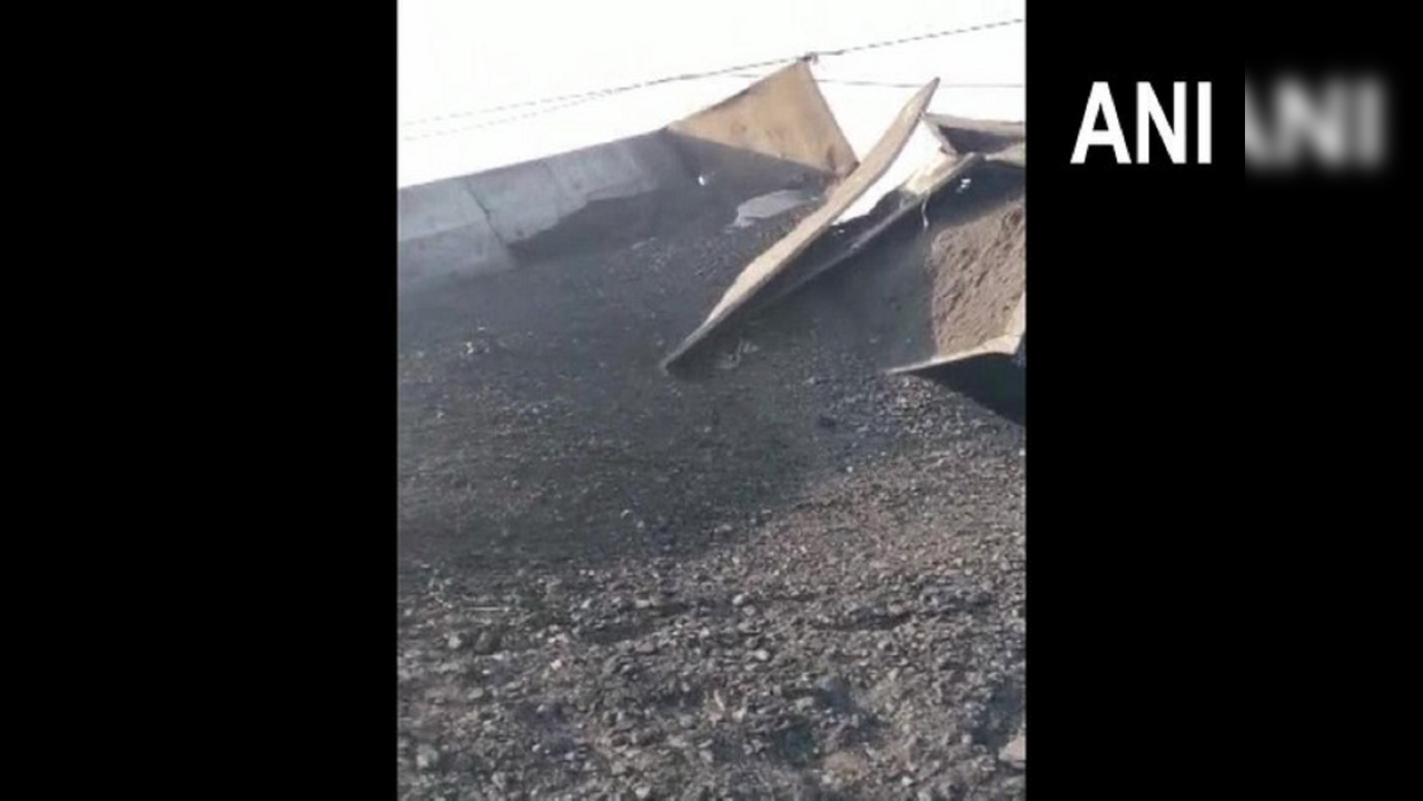 Coal laden train derails