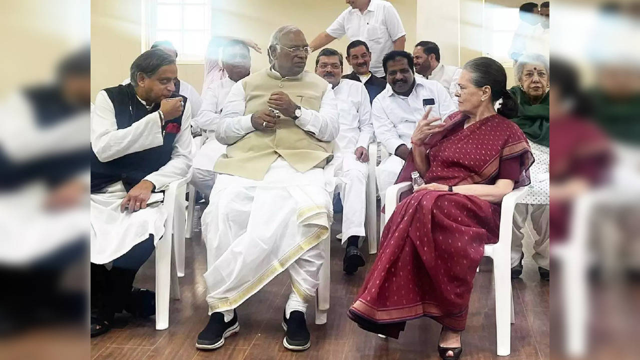 ​Sonia Gandhi with Mallikarjun Kharge and Shashi Tharoor