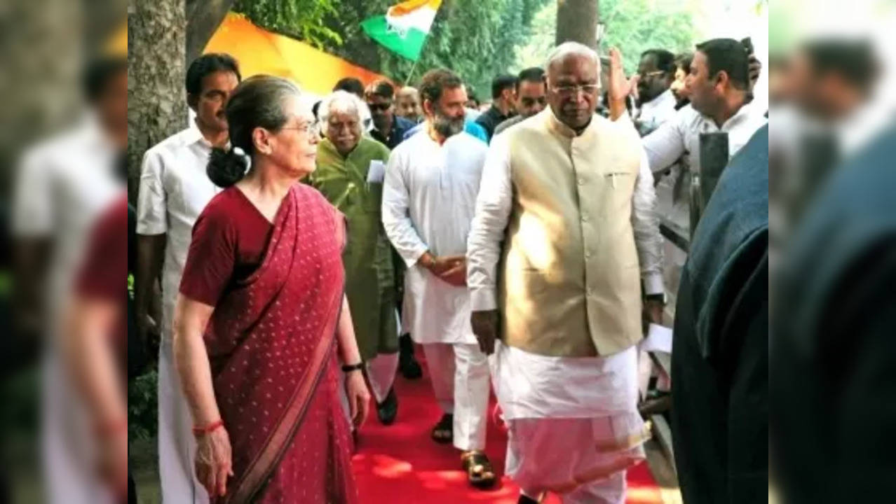 Congress President Mallikarjun Kharge and former INC president Sonia Gandhi