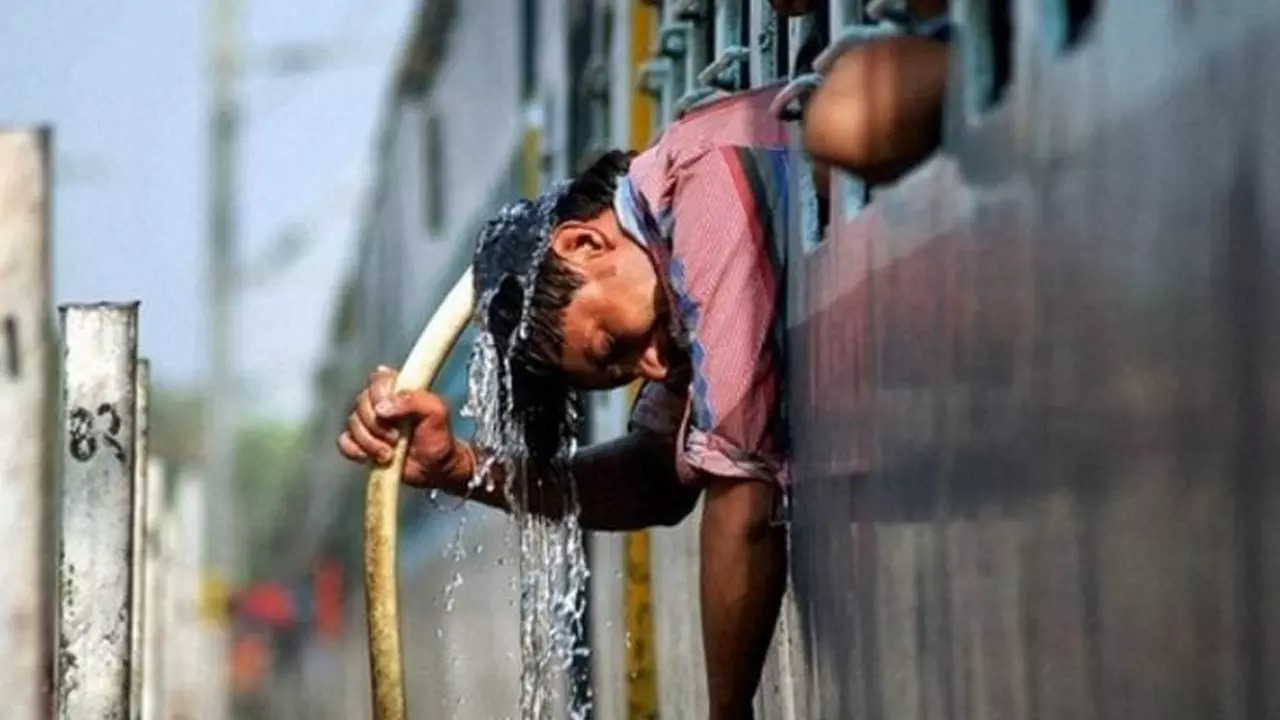 Heatwave is putting Delhi's population at risk.