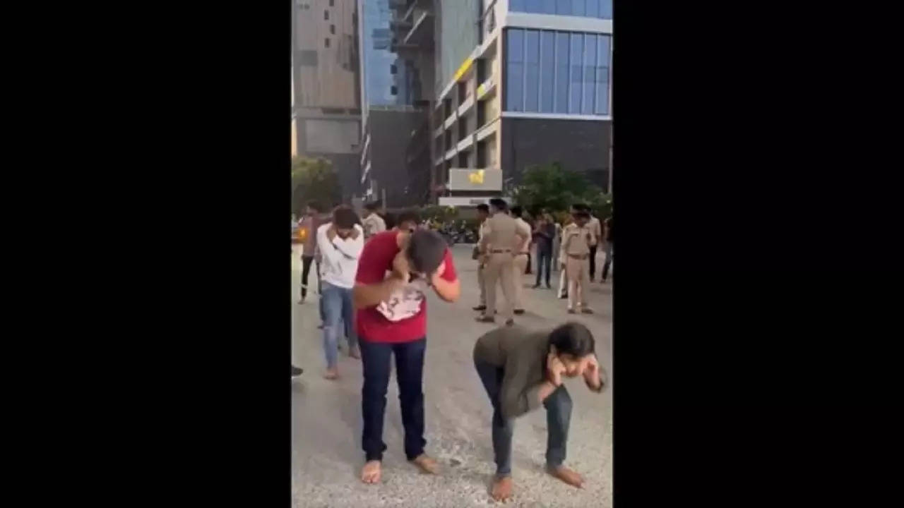 ahmedabad-police-men-bursting-crackers-sit-up_1666862808451_1666862808600_1666862808600