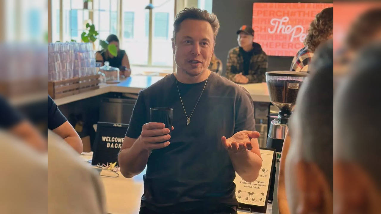 Elon Musk Twitter takeover complete; Chief Twit fires CEO, CFO but says he isn't planning on laying off 75% of employees | Picture courtesy of @NoemiKhachian/Twitter