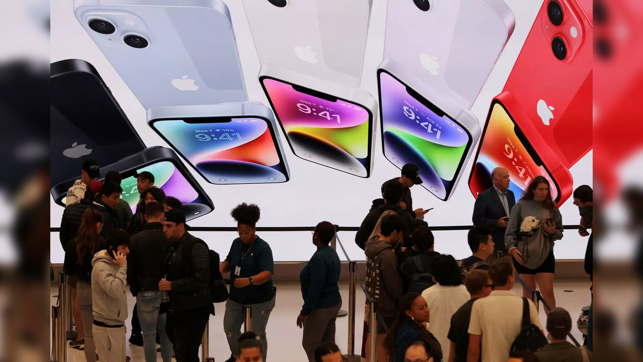 FILE PHOTO: Customers queue at the Apple Fifth Avenue store for the release of the Apple iPhone 14 range in Manhattan, New York City