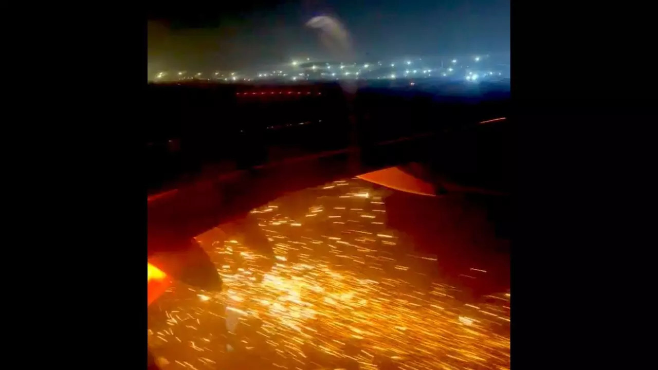 ​A Suspected spark​ was seen in a Delhi-Banglore bound IndiGo flight 6E 2131 ​