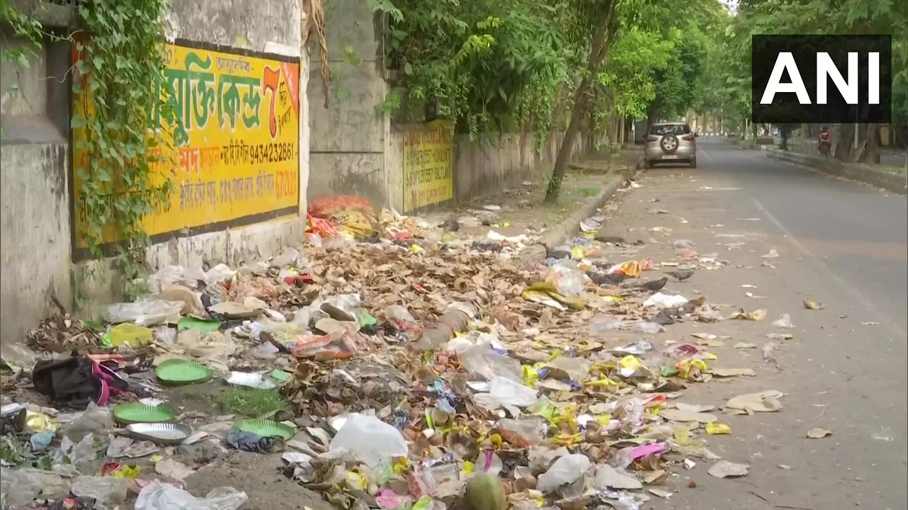 Kolkata new town open garbage