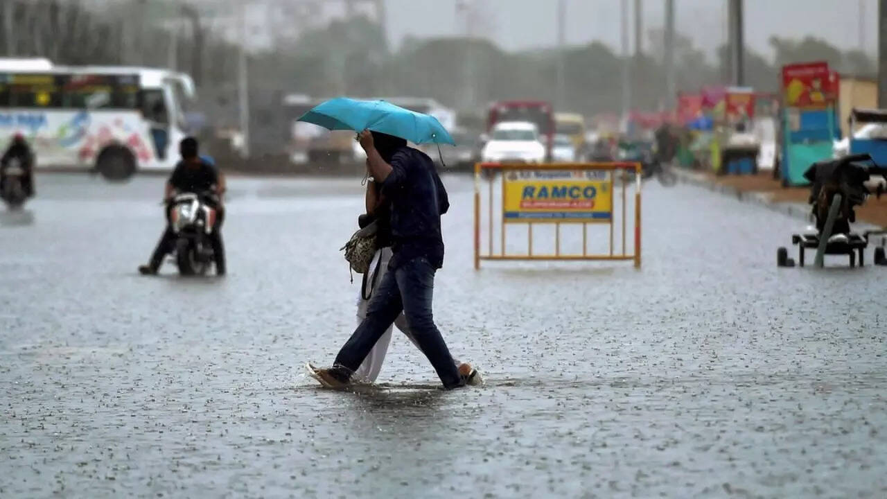 The Chennai rain finally begins; first round of intense rain hits the