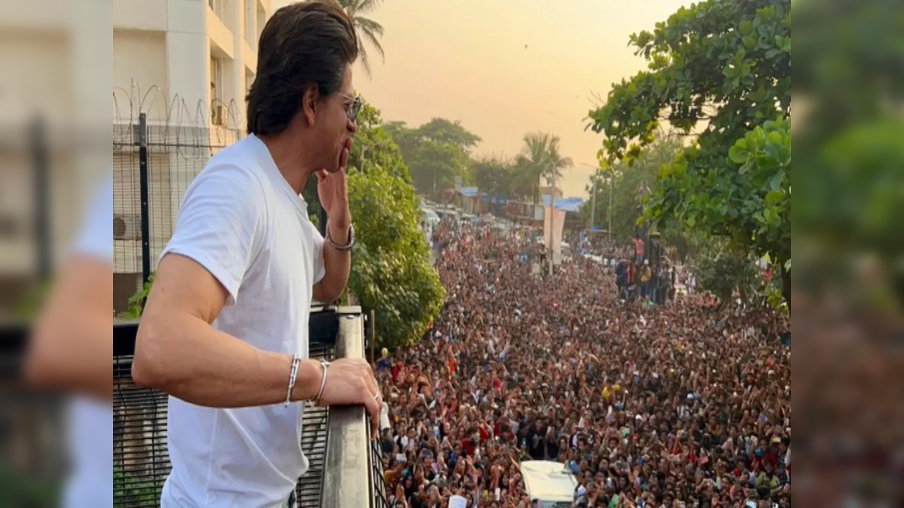 EXCL: Shah Rukh Khan fans from across India wait outside Mannat for hours, express love for KING on his birthday