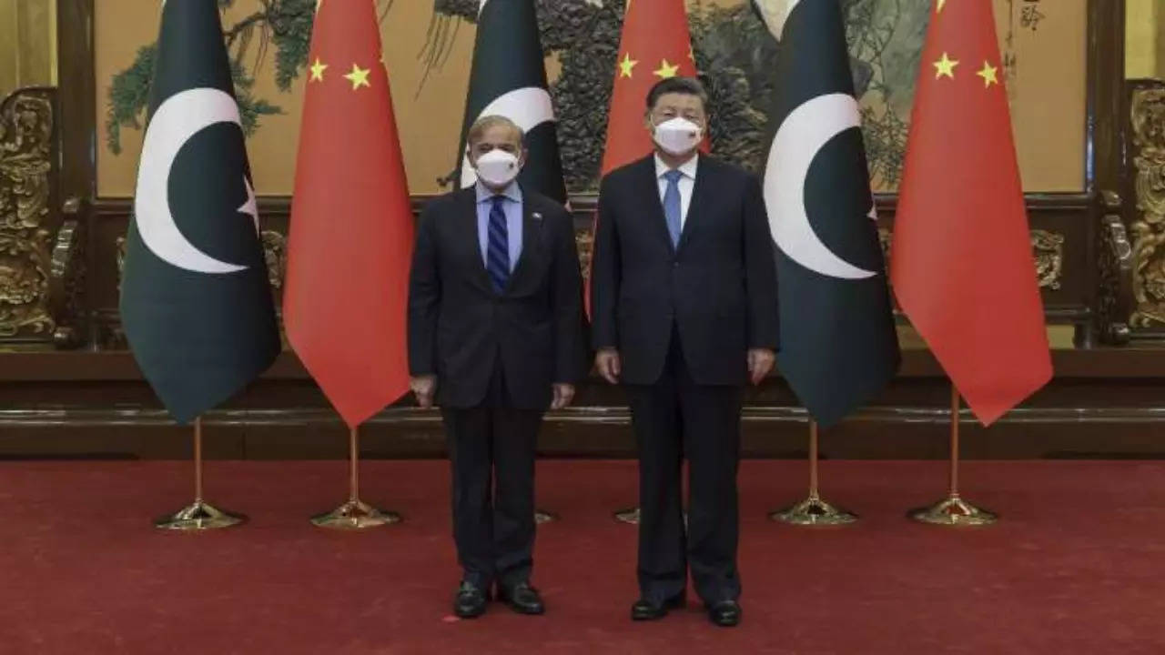 Chinese President Xi Jinping with Pakistani Prime Minister Shahbaz Sharif