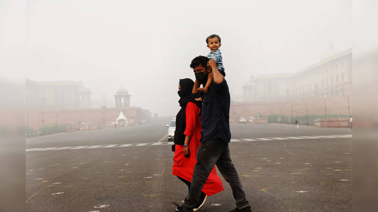 Delhi air quality remains in 'very poor' category​