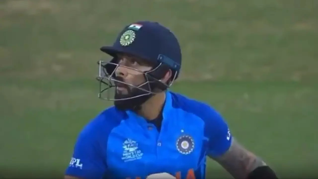 Virat Kohli reaction to KL Rahul's six.