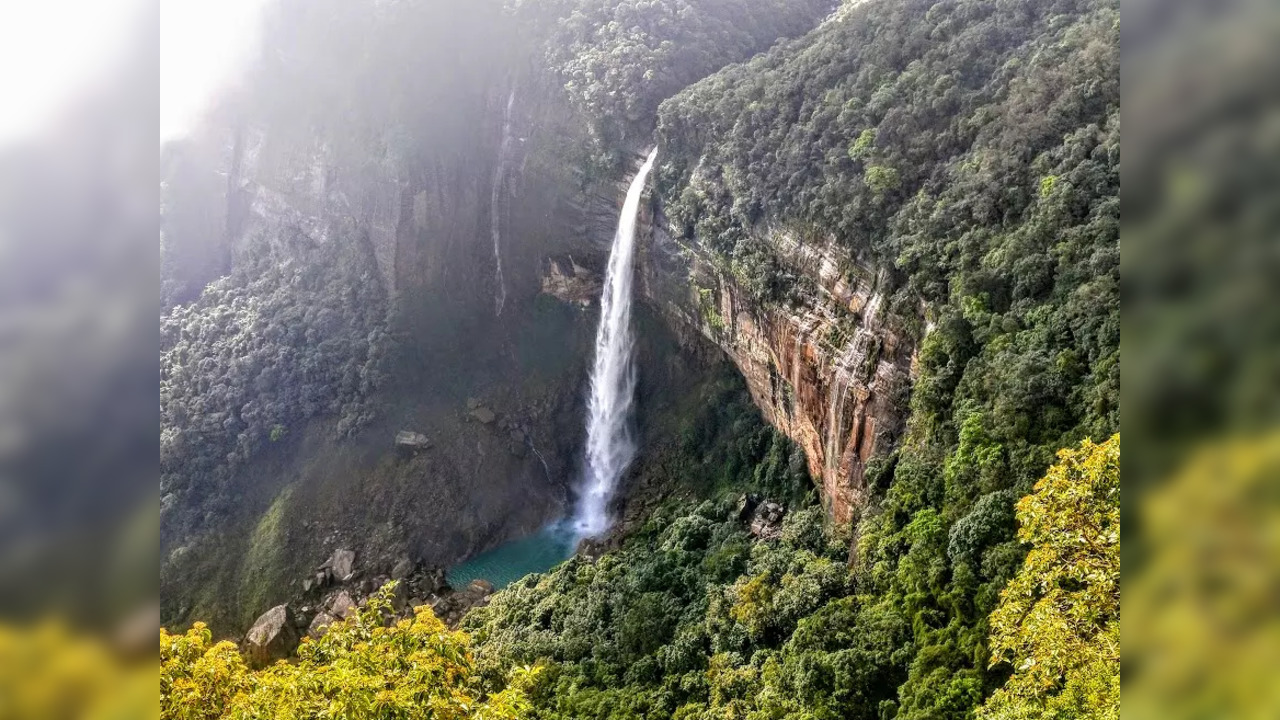 Nohkalikai Falls