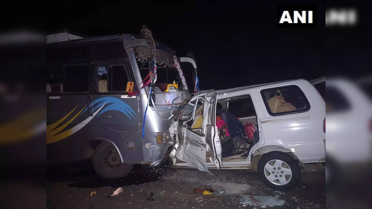 11 dead after bus collides with car in Madhya Pradesh's Betul