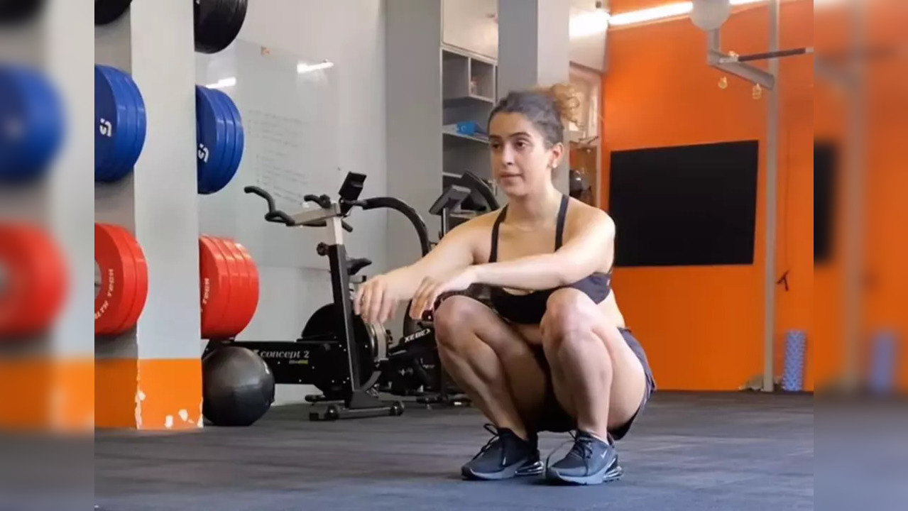 Sanya and her trainer Tridev are seen engaging in a session of push-ups and single-leg squats and jump squats in the same routine.