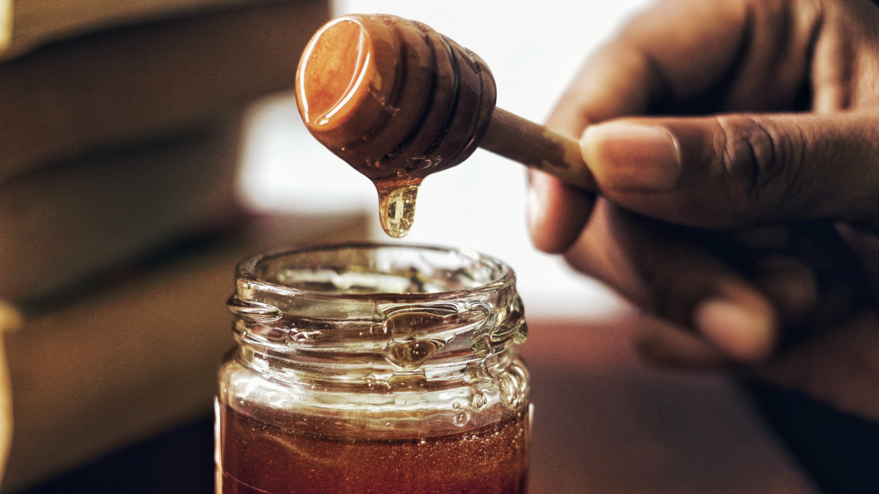 Winter Skincare – 5 ways to use Honey for soft and silky skin