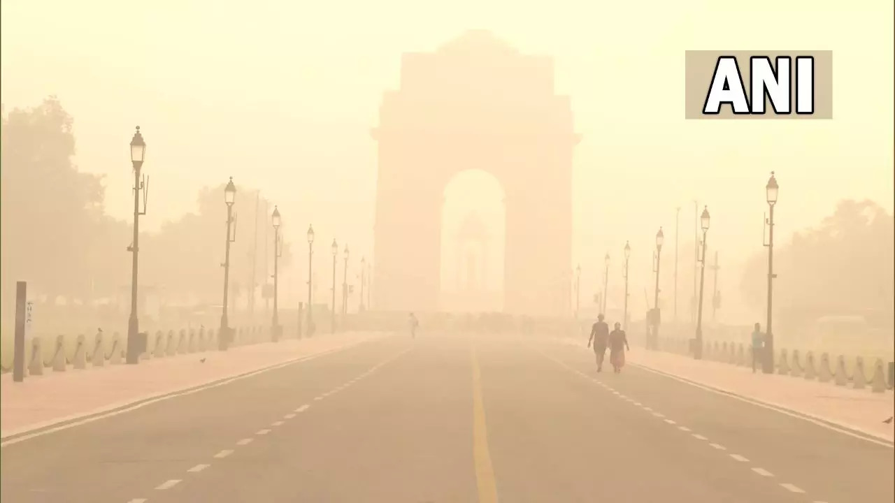 India Gate smog