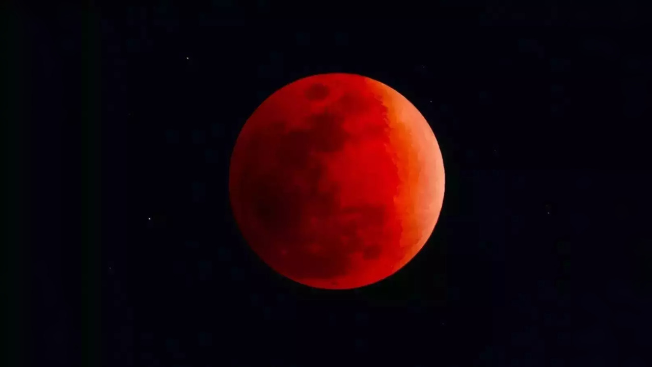 Chandra Grahan November 2022: Lunar eclipse date and time in Delhi