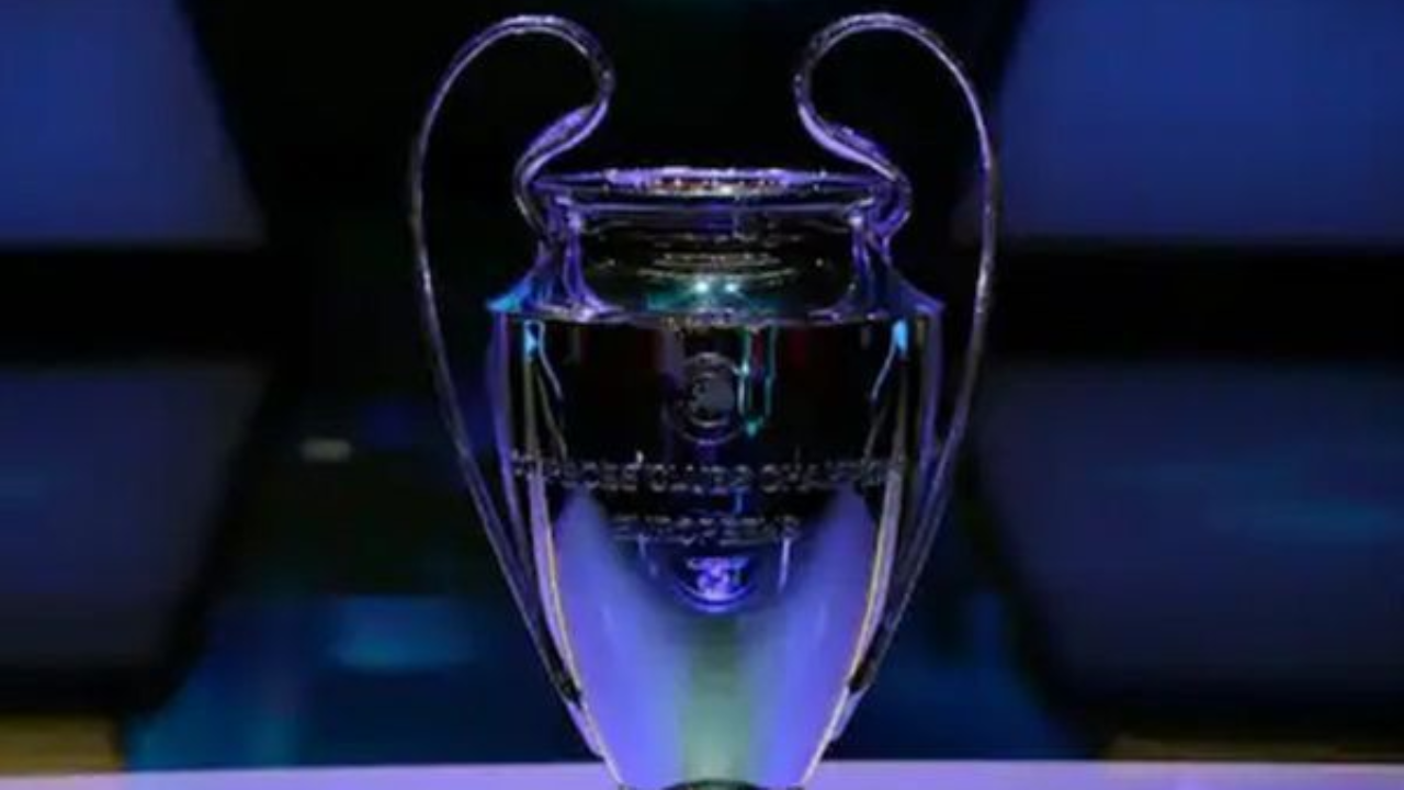 UCL TROPHY AP (1)