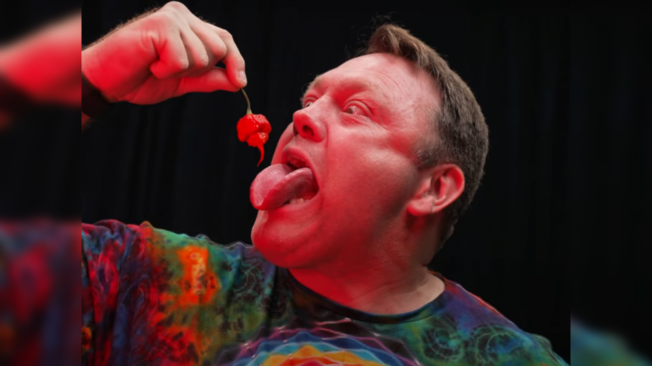 Man eats 10 Carolina Reaper peppers in 33 seconds | Screengrab from video by Guinness World Records