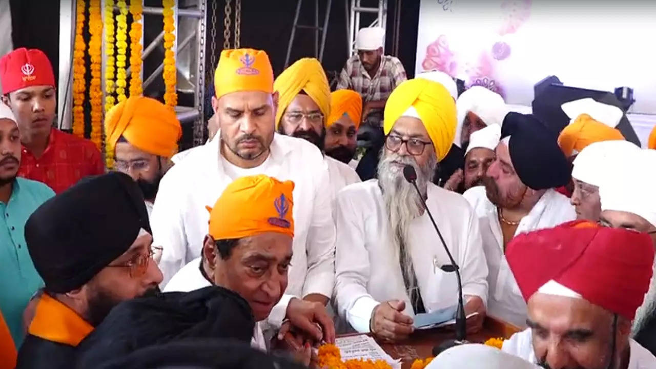 Kamal Nath at Guru Nanak Jayanti celebrations