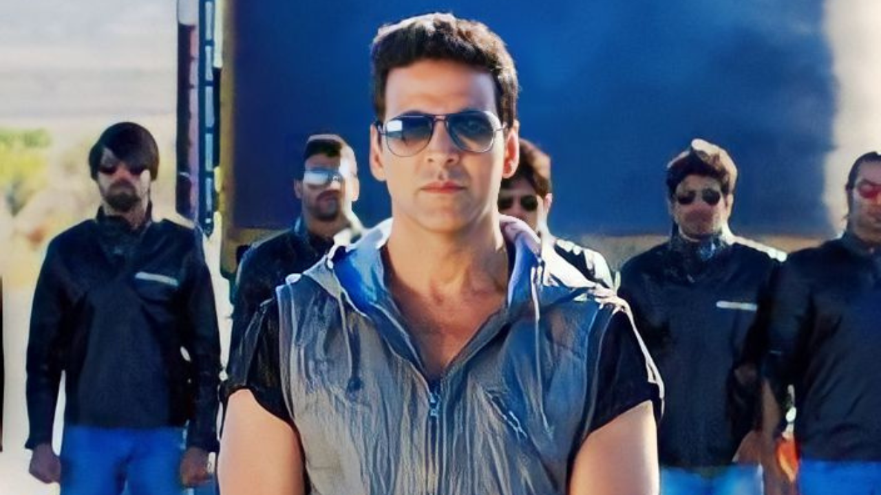 , Akshay Kumar and director Ahmed Khan are in talks to helm Awara Paagal Deewana 2