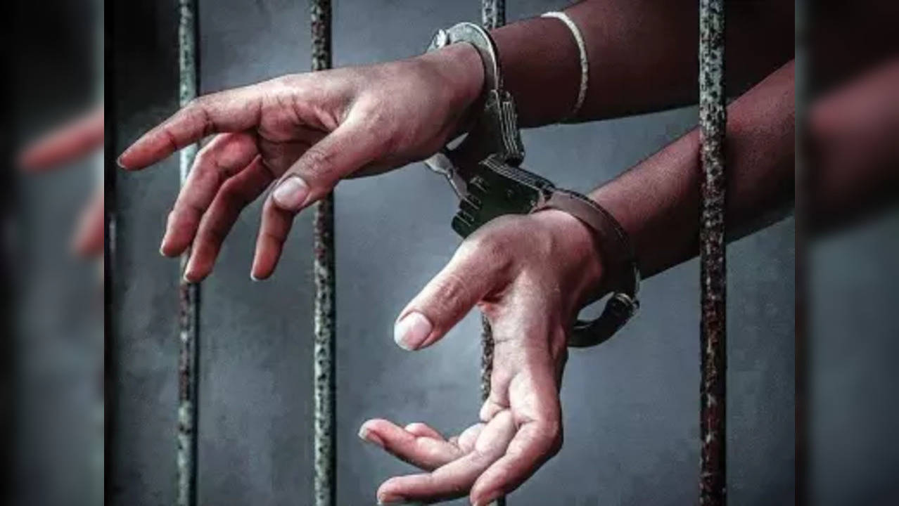 Crime Handcuff. (Credit : Raj Kumar Nandvanshi)