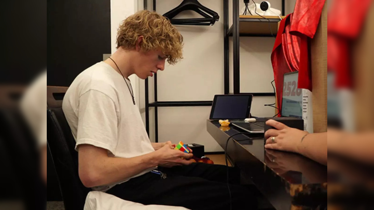 20-year-old in Britain solves 6,931 Rubik's cubes in 24 hours | Picture courtesy: Guinness World Records